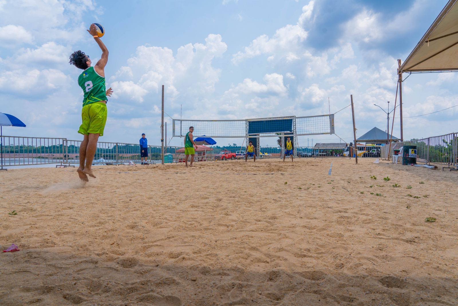 Evento contou com competição de beach tennis, vôlei de praia e futevôlei 