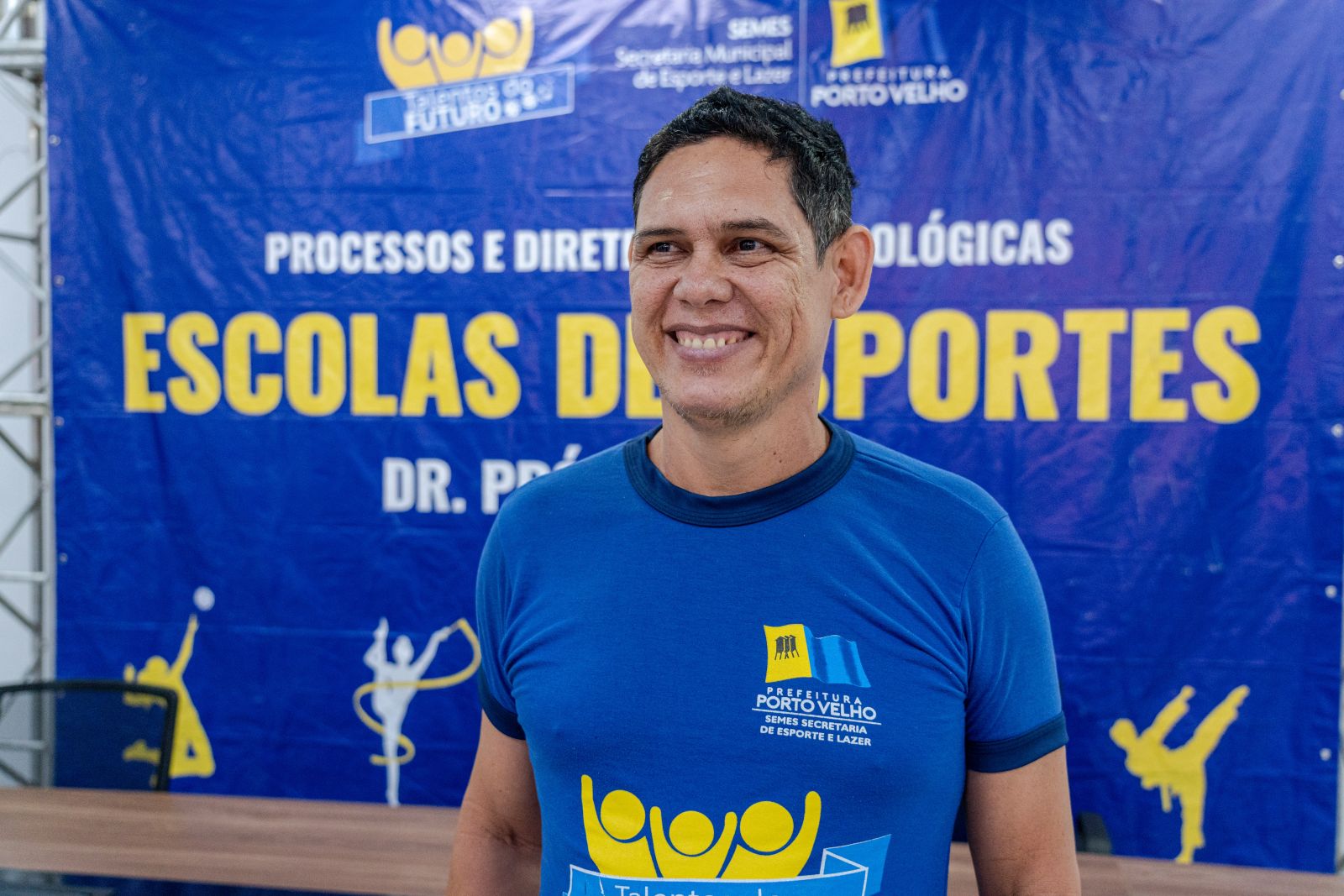 Professor Madson trabalha na escolinha de Voleibol do Talento do Futuro, na zona sul de Porto Velho