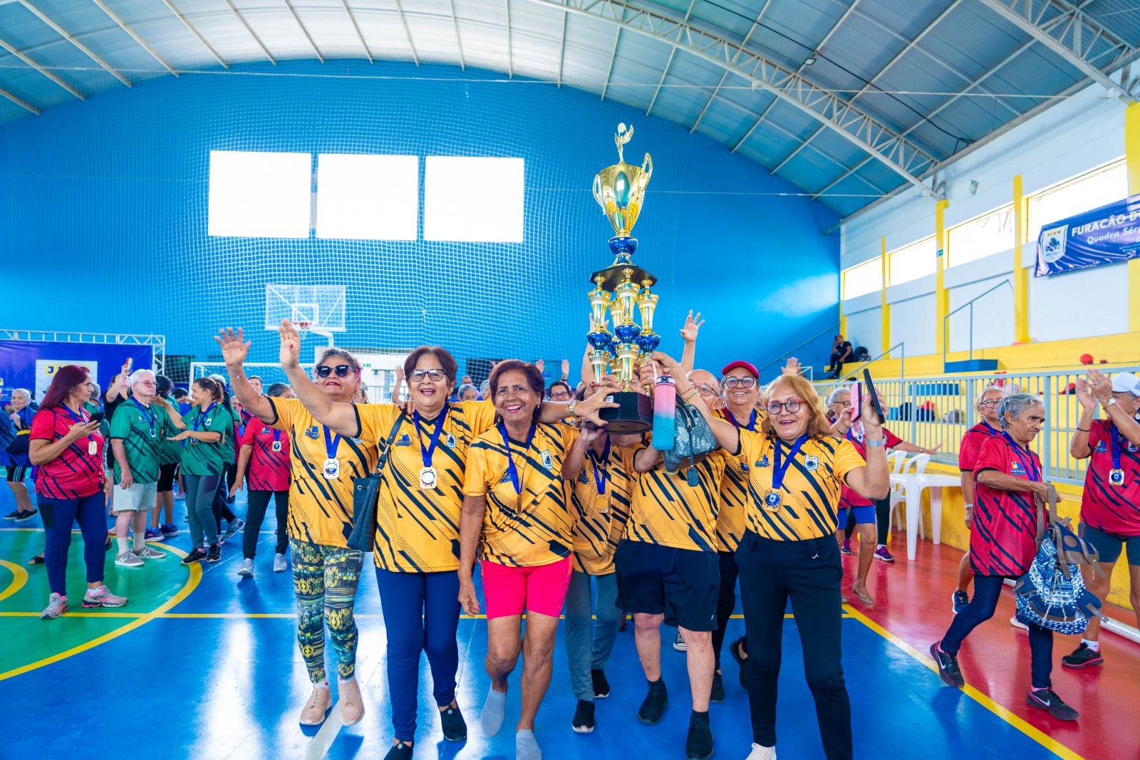 Todos receberam medalhas de participação