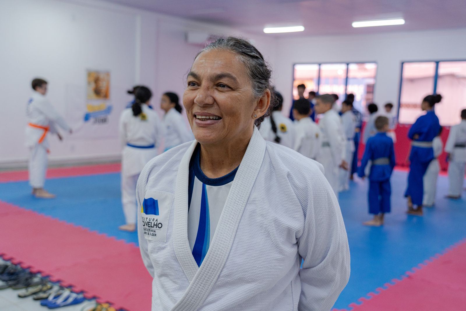 A professora de judô, Alda Cristina Barbosa, à frente do projeto “Judô pela Vida”