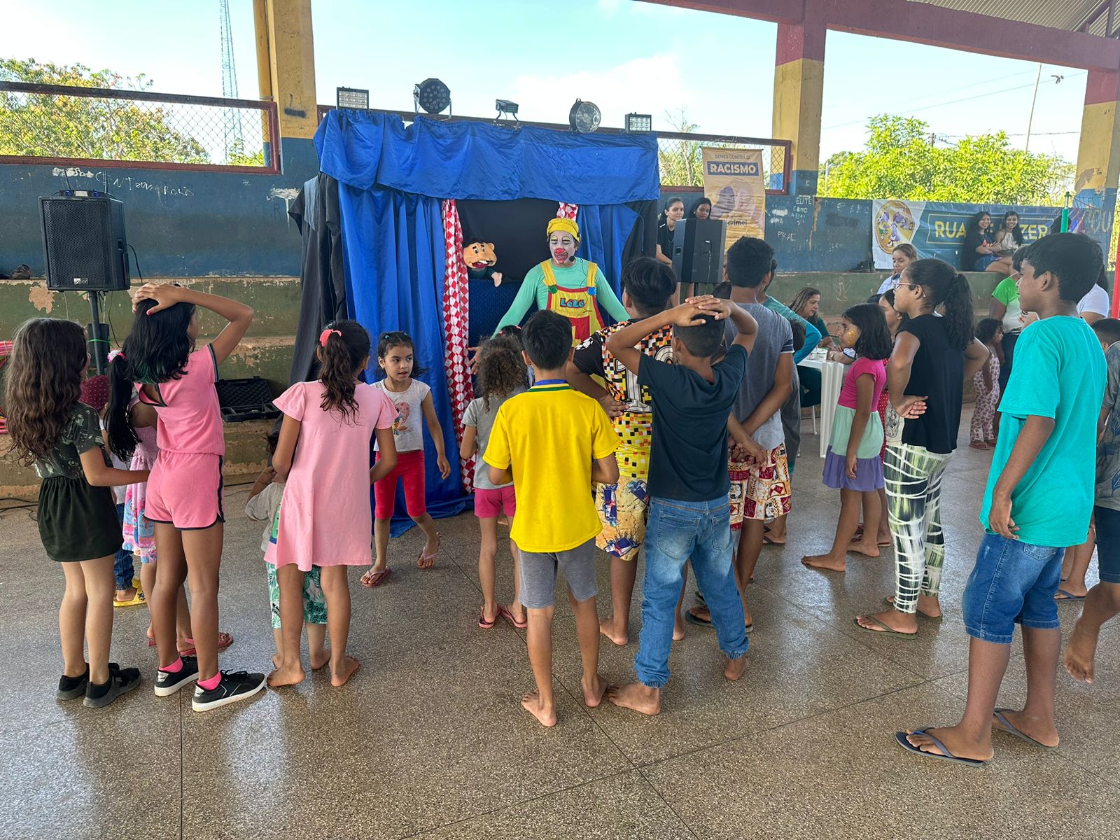 Teve também muita diversão com os palhaços Bozó e Lelé