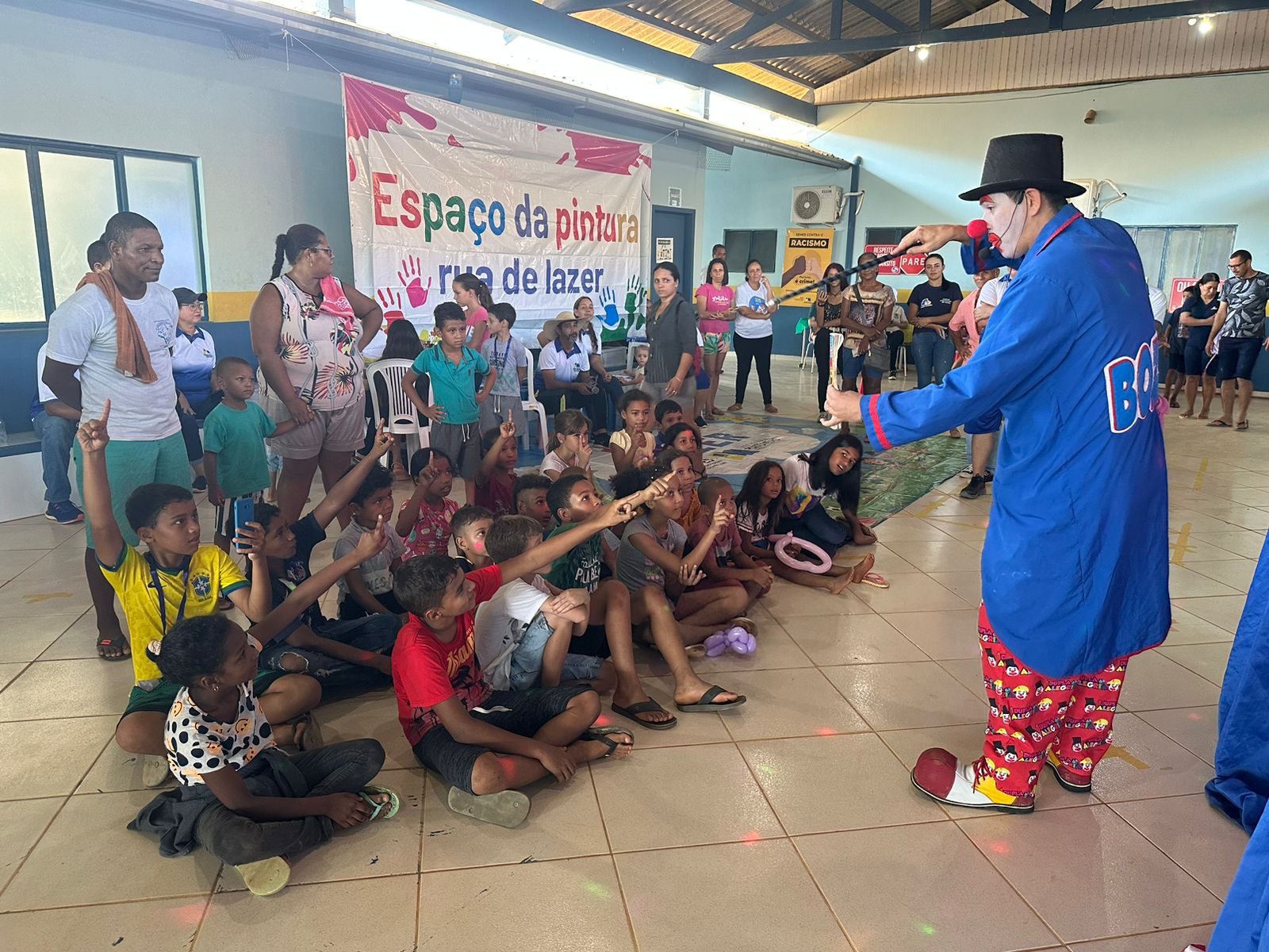 Além da recreação proporcionada pela Semes, teve apresentação de palhaços levados pela Funcultural