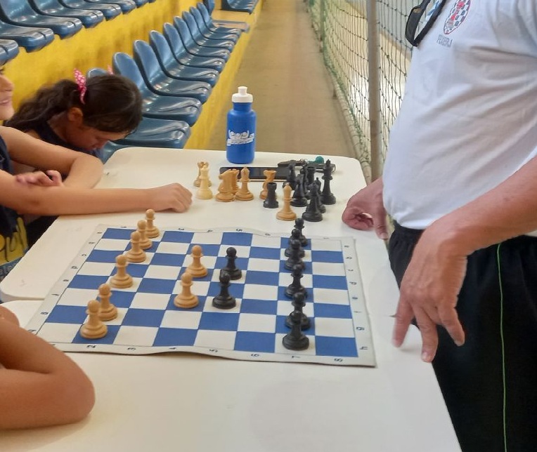 Serão escolhidos dez enxadristas, sendo cinco do masculino e outros cinco do feminino