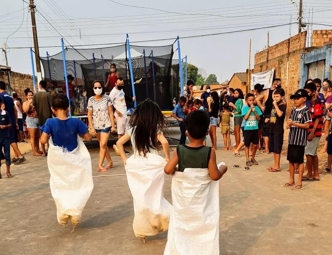 A corrida de sacos é uma das brincadeiras mais disputadas