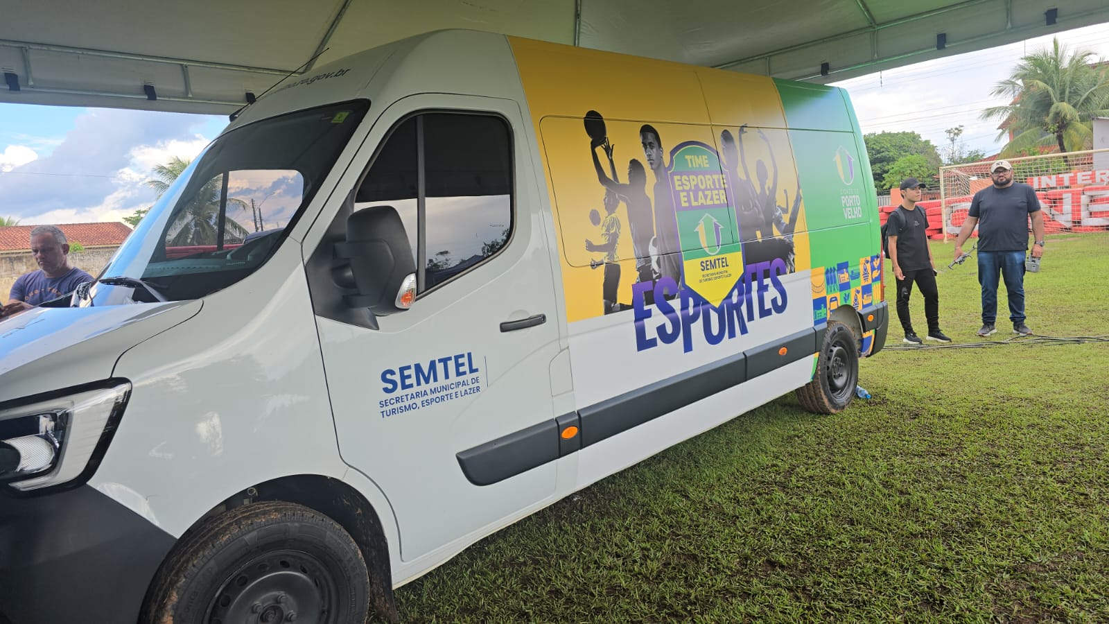 Veículo vai reforçar a locomoção dos alunos para campeonatos dentro e fora do estado