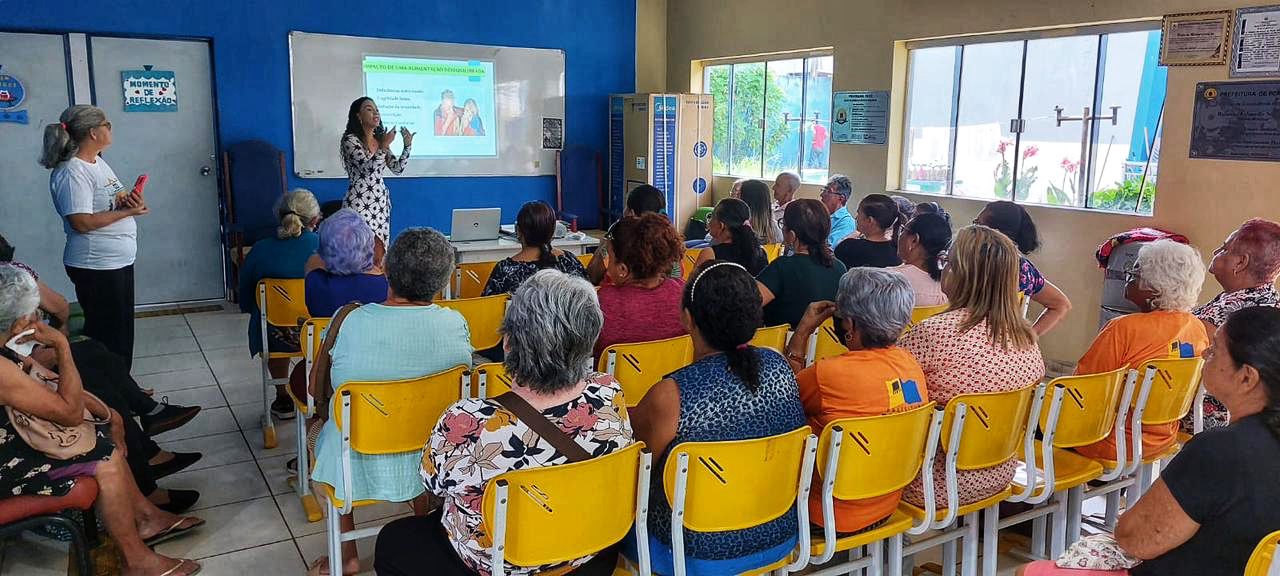 A palestra aconteceu no Centro de Convivência do Idoso