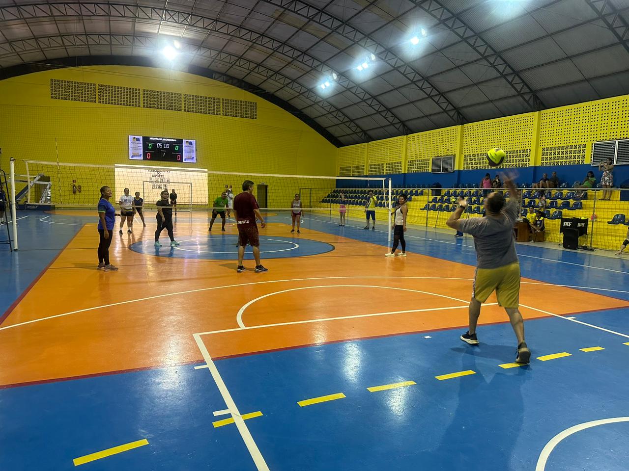 Os filhos, desta vez, eram os torcedores enquanto os pais jogavam